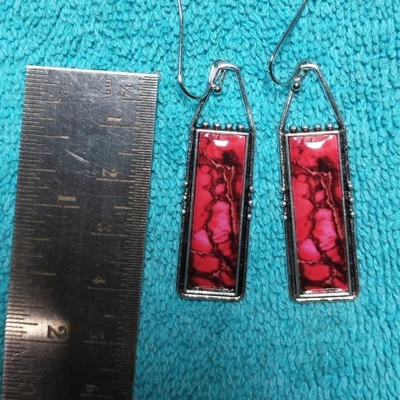 Elegant Red Black Marble and Silver Wire Dangle Earrings - Picture 3 of 3